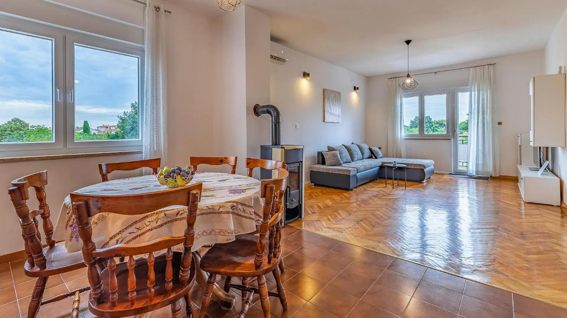 Nice Home In Valbandon With Outdoor Swimming Pool