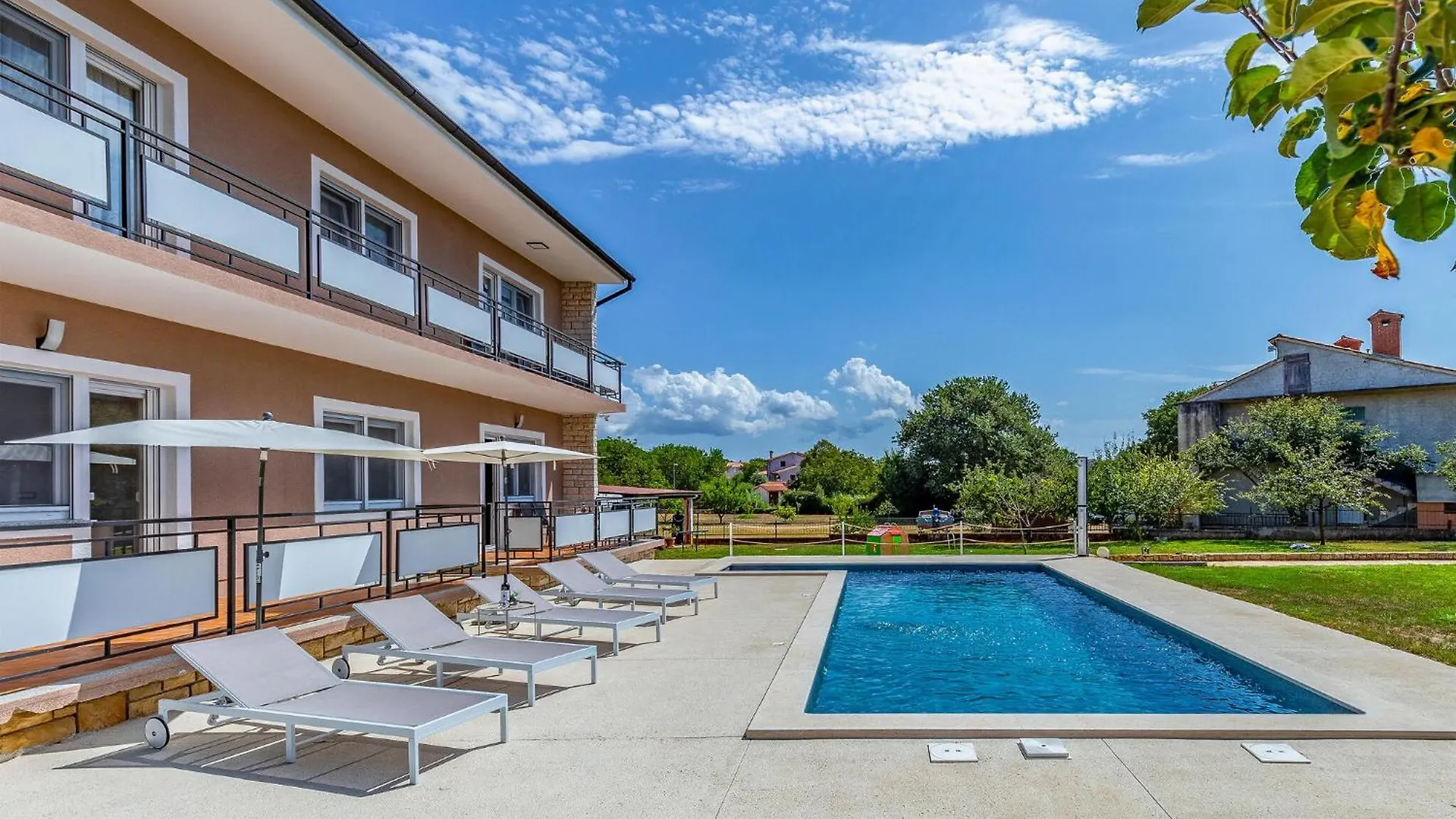 Nice Home In Valbandon With Outdoor Swimming Pool 0*,