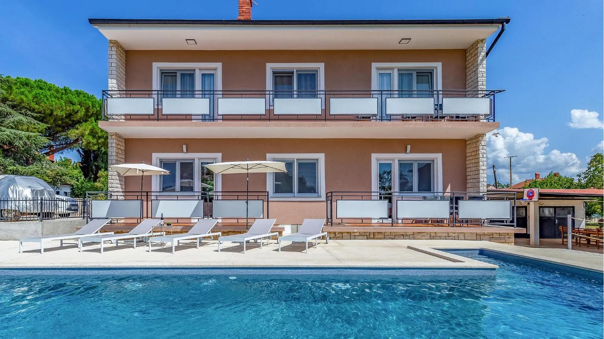 Dom wakacyjny Nice Home In Valbandon With Outdoor Swimming Pool
