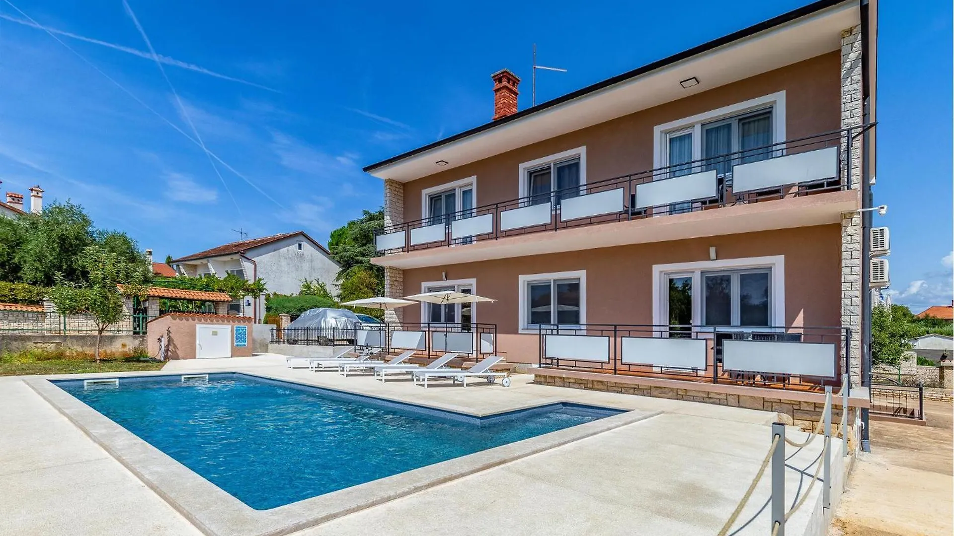 Nice Home In Valbandon With Outdoor Swimming Pool