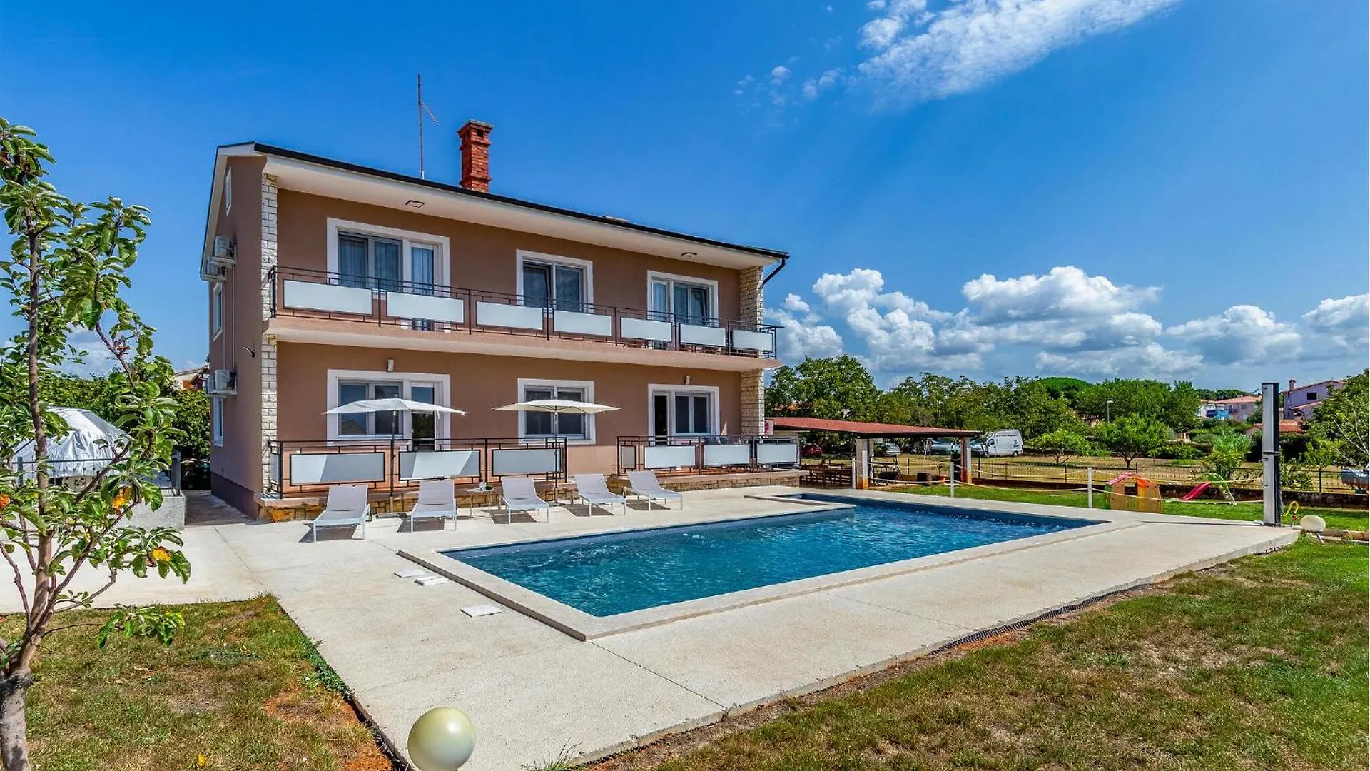 Nice Home In Valbandon With Outdoor Swimming Pool